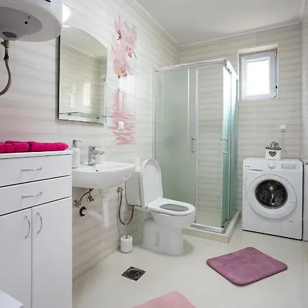 Mici Luxury דירה Ledine